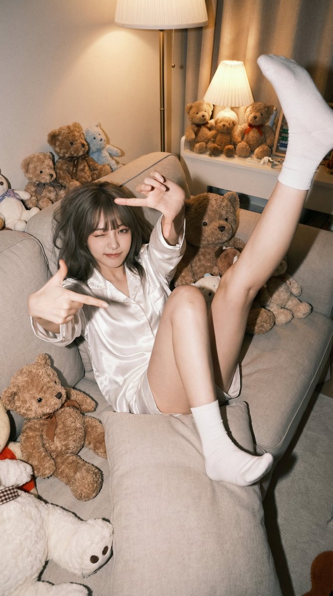 缎面睡衣甜心眨眼萌拍