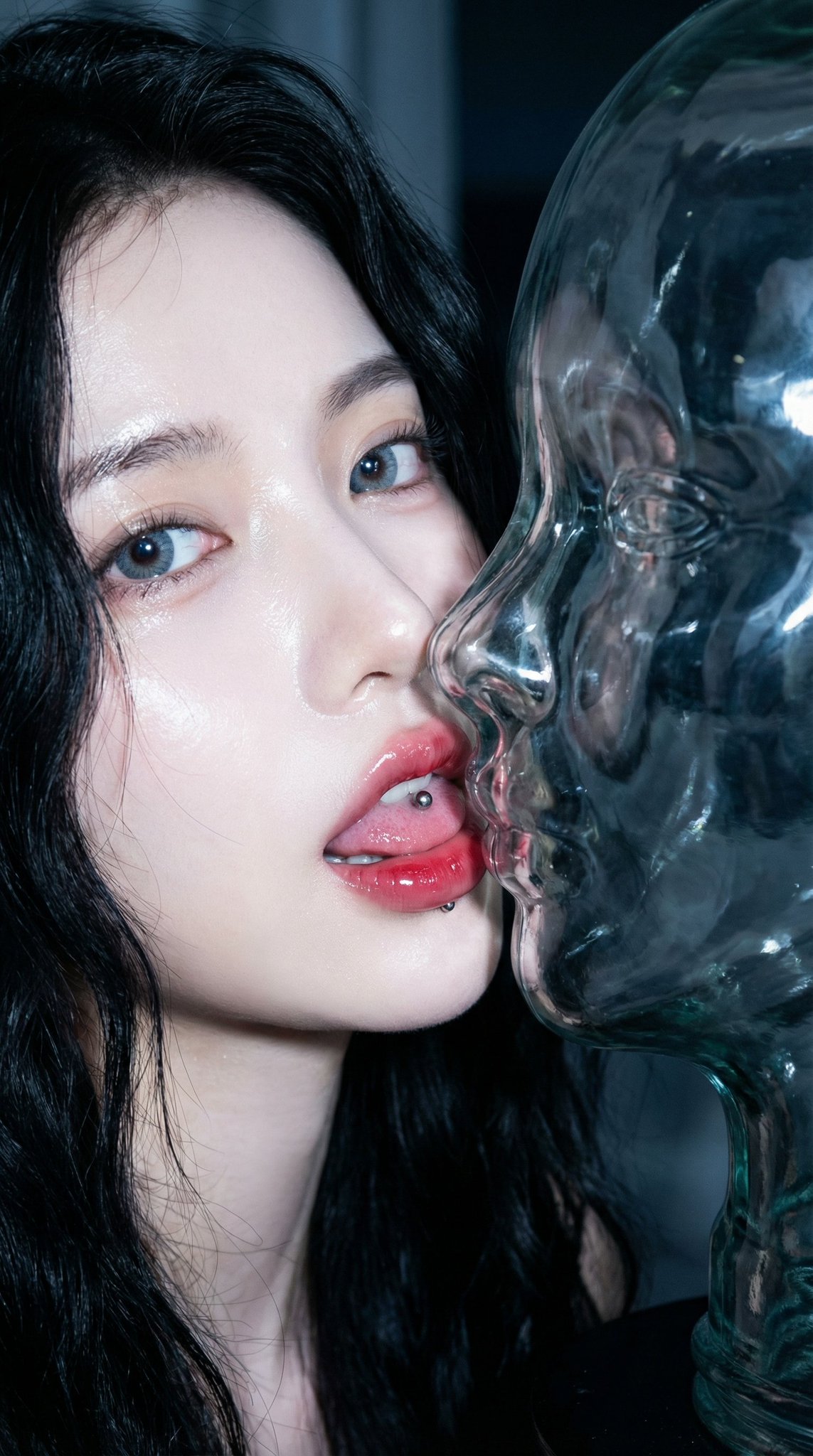 玻璃唇吻夜光特写